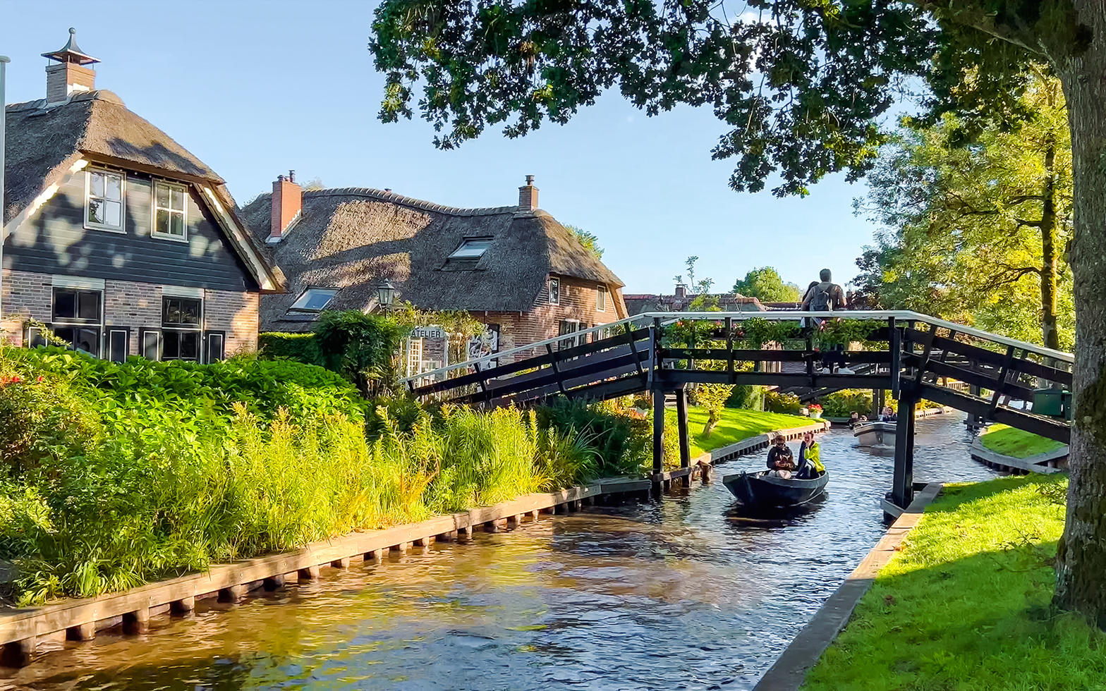 Avondlicht op de grachten van Giethoorn